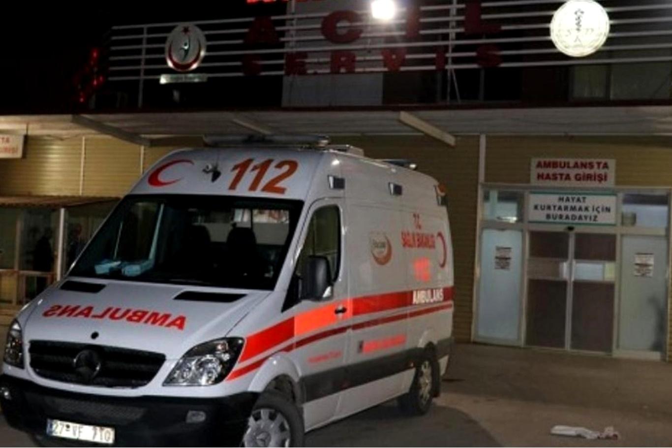 Gaziantep'te 2 otomobil kafa kafaya çarpıştı: 4'ü çocuk 11 yaralı Gaziantep'te 2 otomobil kafa kafaya çarpıştı: 4'ü çocuk 11 yaralı